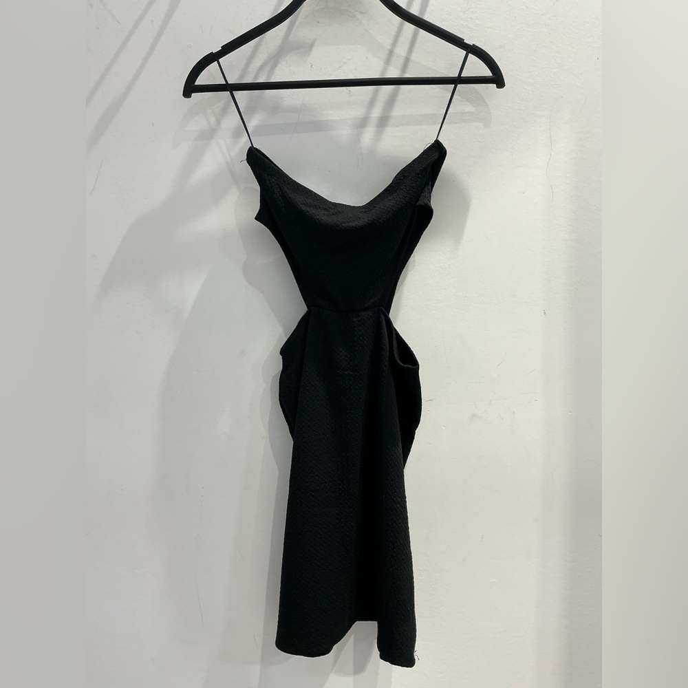 Elegant Black Strapless Dress - Picture 3 of 4